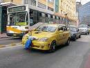 photo of taxicab and hinged or
articulated bus in Quito